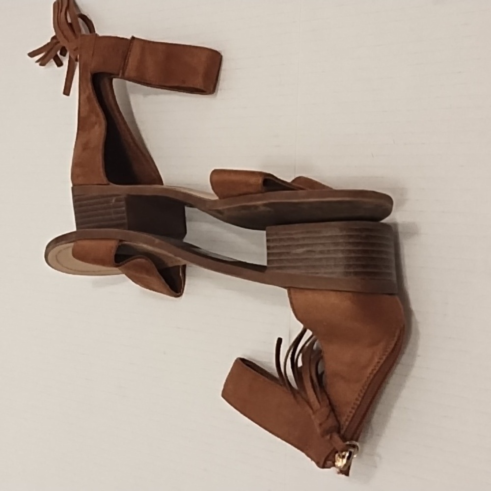 Just fab Ankle Strap Kitten Heel Strappy Block Heel Cute Low Sandal Faux Leather - Picture 8 of 9